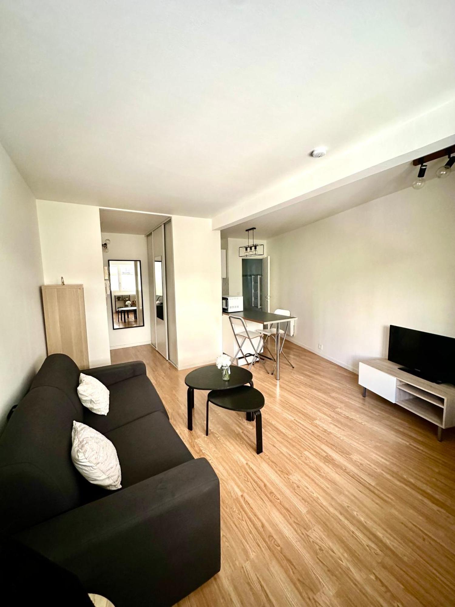 Magnifique Lumineux Et Confortable Au Coeur Du Centre-ville De Apartment *